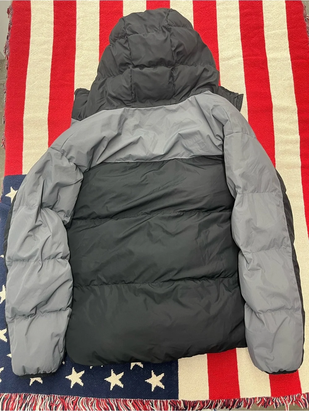 Under Armour Youth Two-Tone Gray & Black Hooded Puffer Jacket Size Large 14/16